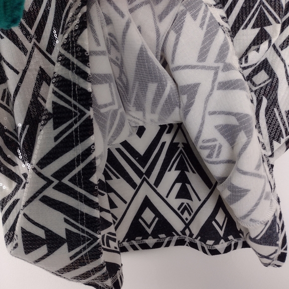 Love, Fire Aztec Print Top Size Junior's Large Black and White Print - Picture 9 of 13